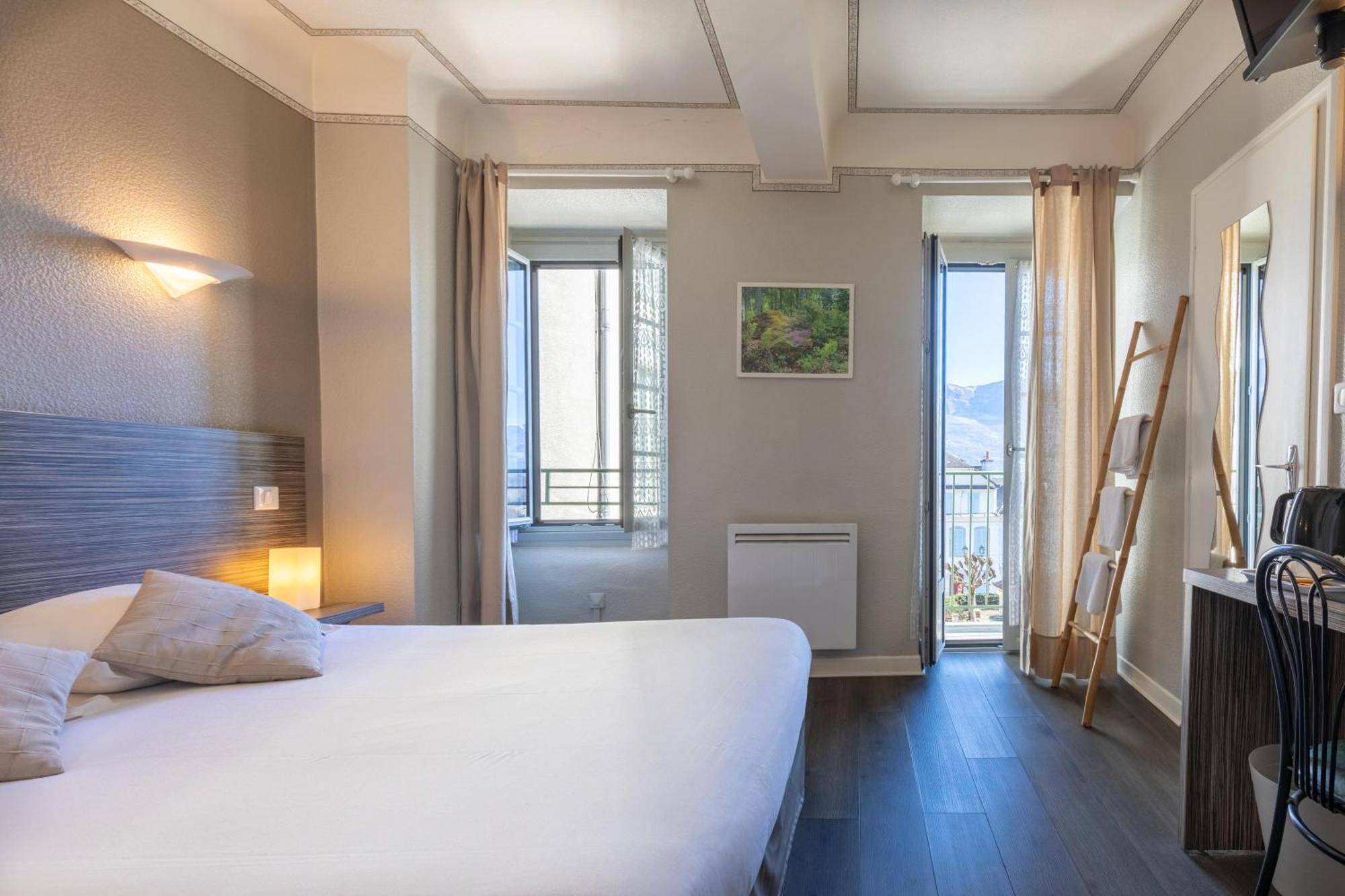 Hotel Cafe Les Fleurs Argeles-Gazost Ngoại thất bức ảnh