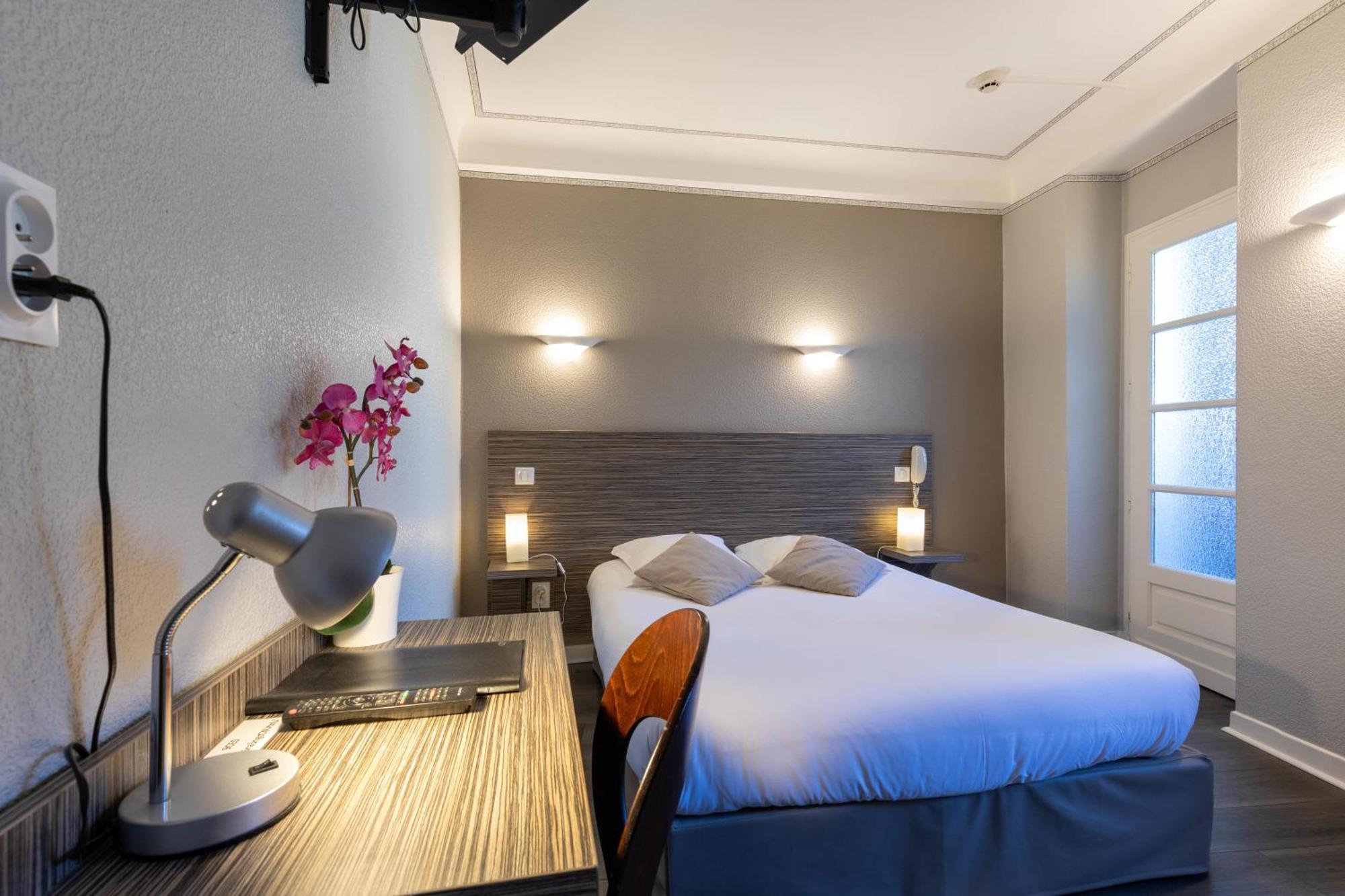 Hotel Cafe Les Fleurs Argeles-Gazost Ngoại thất bức ảnh