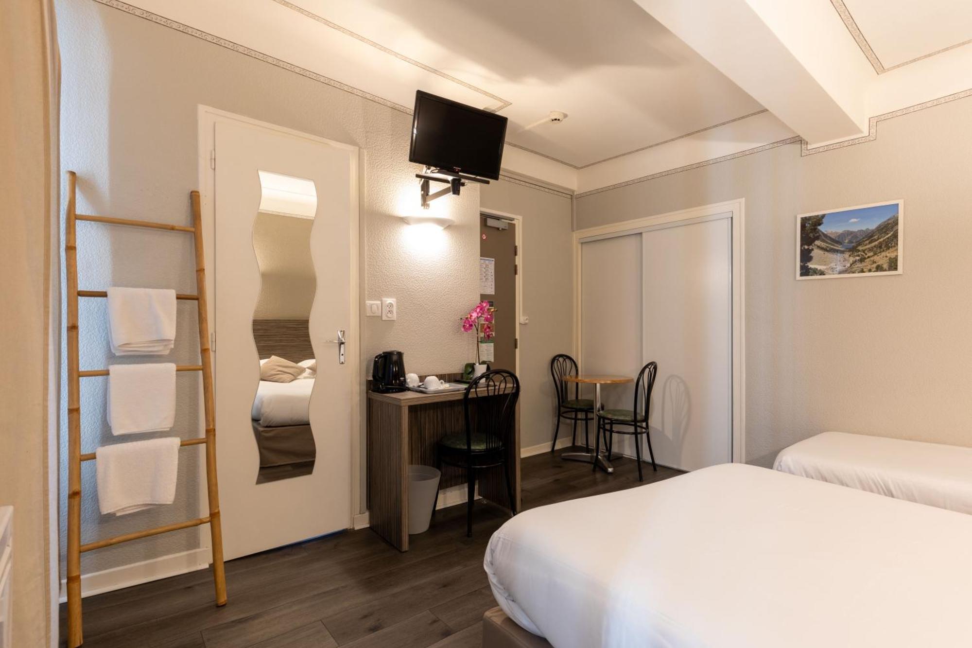 Hotel Cafe Les Fleurs Argeles-Gazost Ngoại thất bức ảnh