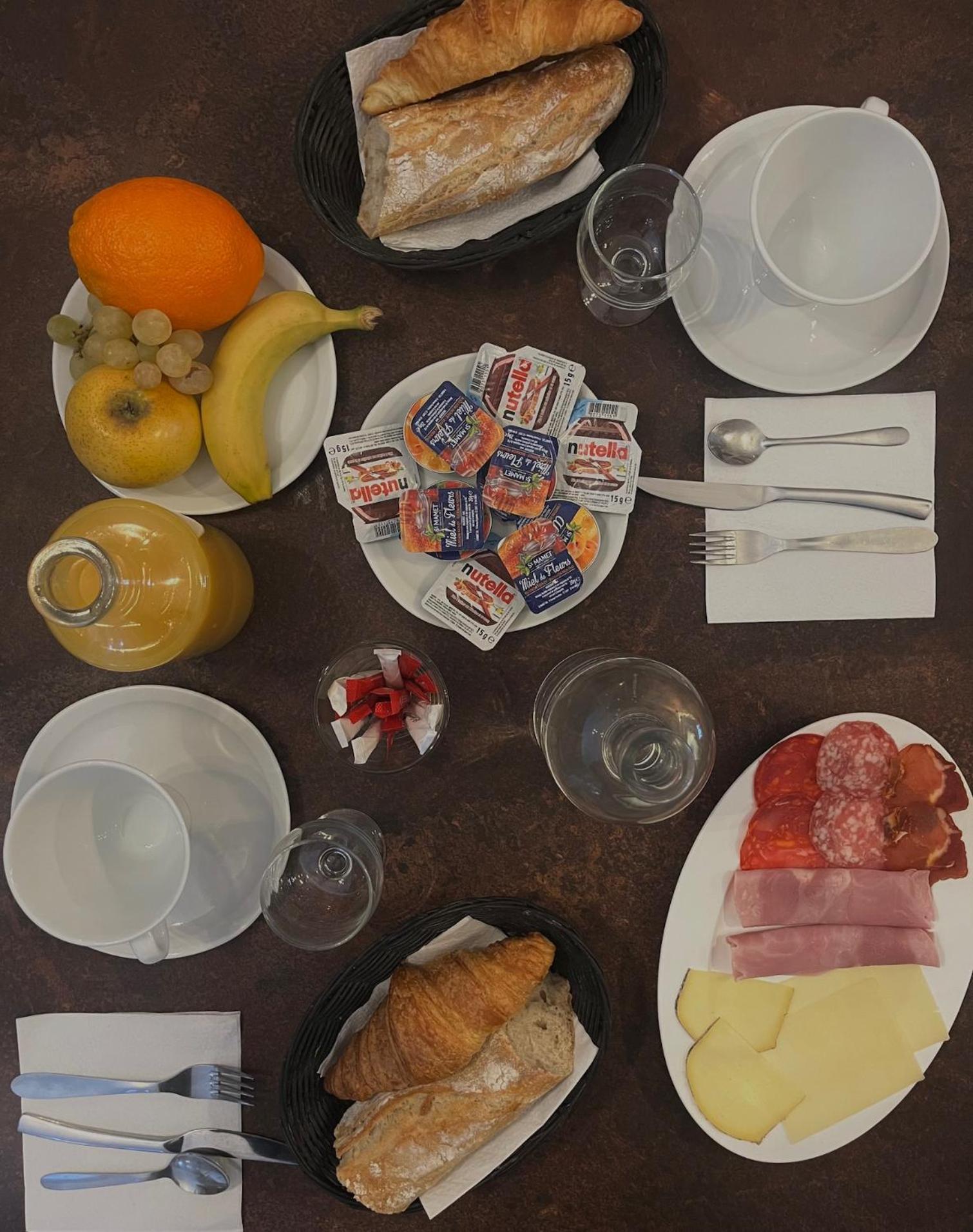 Hotel Cafe Les Fleurs Argeles-Gazost Ngoại thất bức ảnh