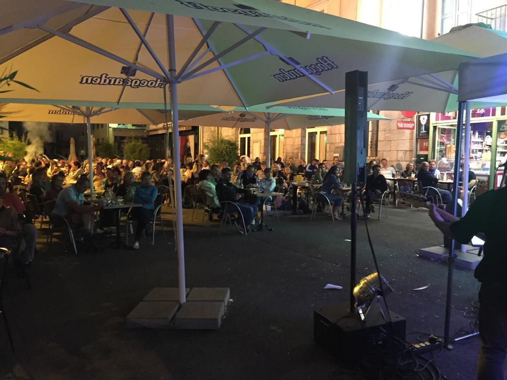 Hotel Cafe Les Fleurs Argeles-Gazost Ngoại thất bức ảnh